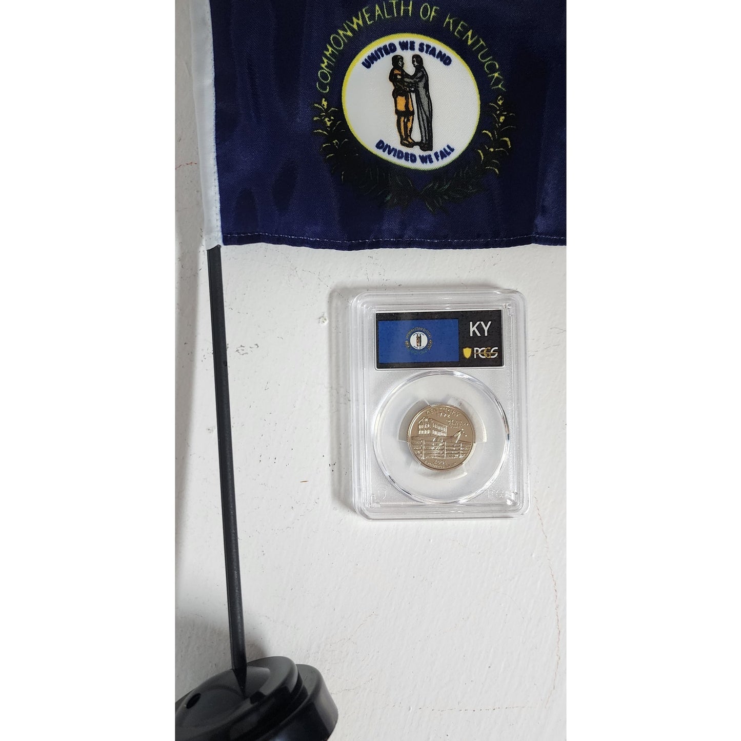 Kentucky 2001 PCGS PR69 Quarter w/ 4x6 KY Desk Flag & Stand Collectible Set