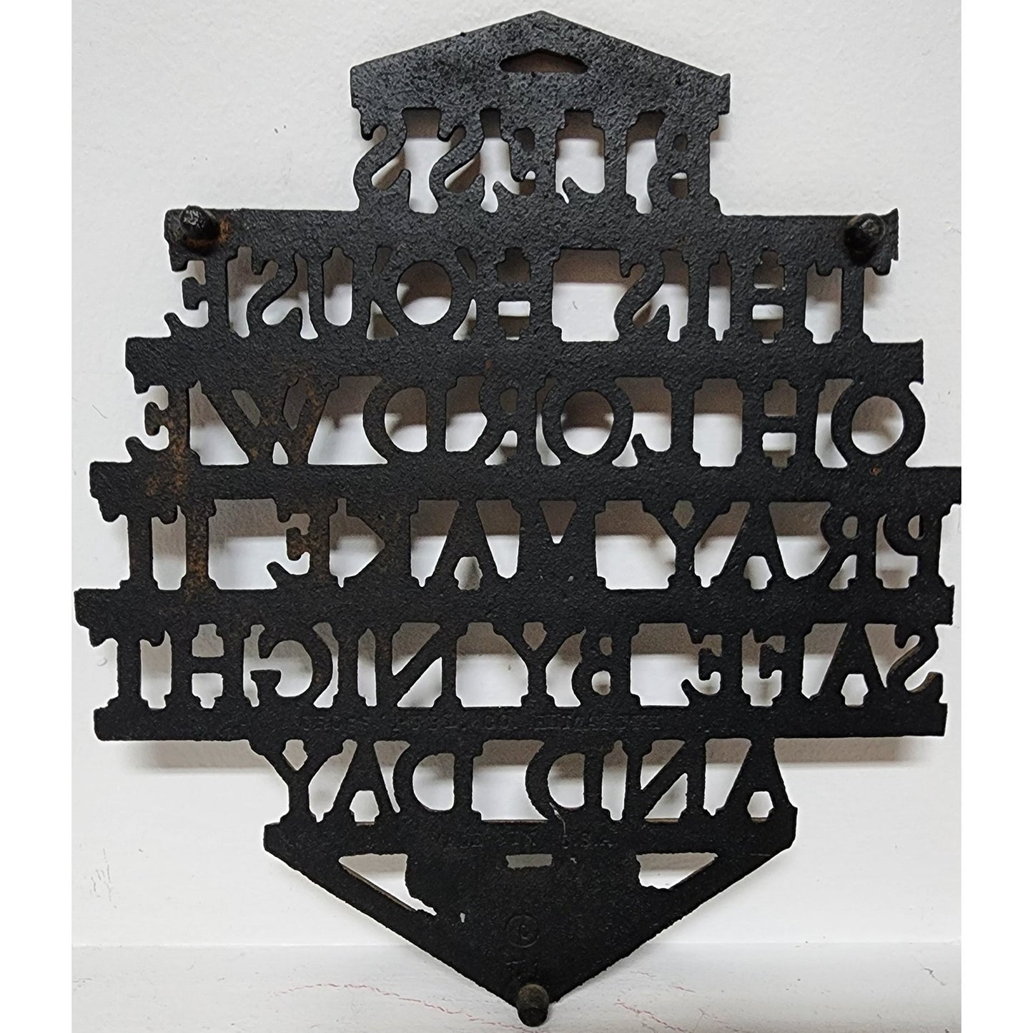 Vintage Cast Iron Trivet Cross Publ Co Elizabeth USA 3‑Leg 6.5x7.5 Black