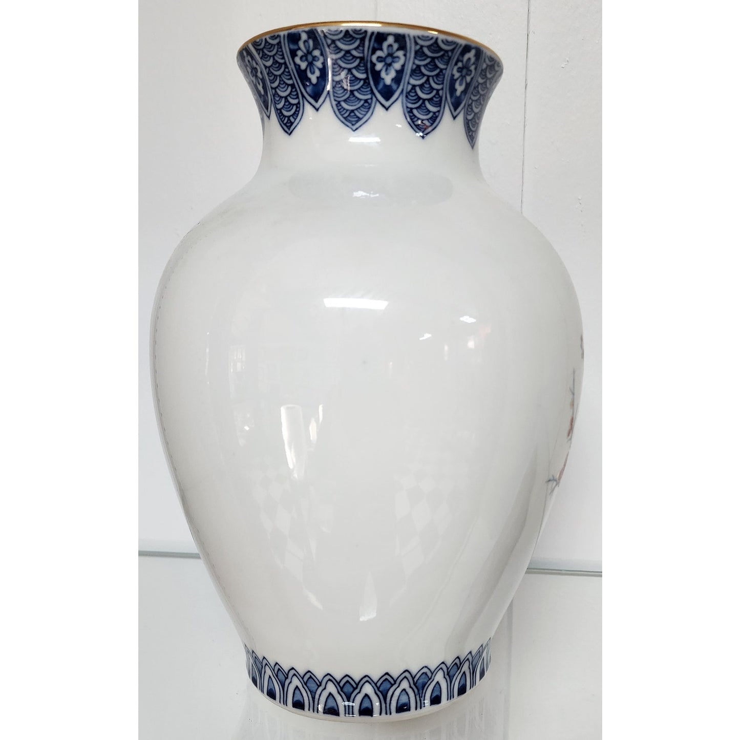 Vintage Kutani Ware Vase 9.25” Japan “Nine Valleys” Gilt 22K Gold Floral Design