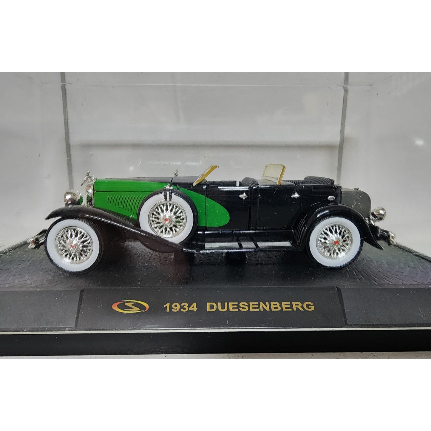 1934 Duesenberg 1:32 Diecast Car w/ Plexiglass Display Case – Very Good