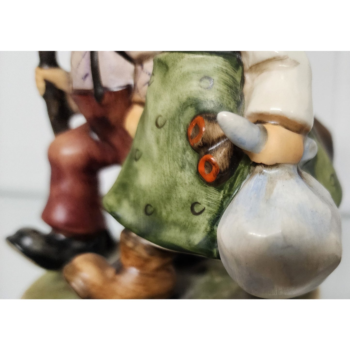 Goebel Hummel #383 “Going Home” Figurine TMK-4 1972 W. Germany 5” Hand Painted