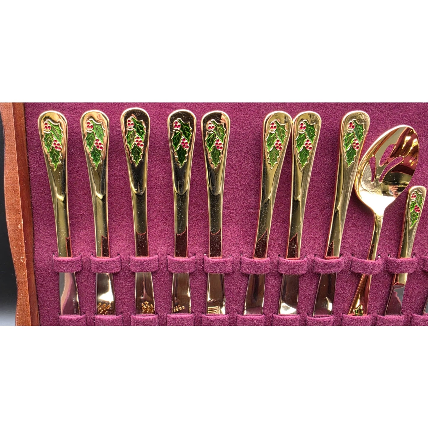 Vintage 42pc Classic Traditions Hollyberry Gold Flatware Set w/ Wood Case - Nice