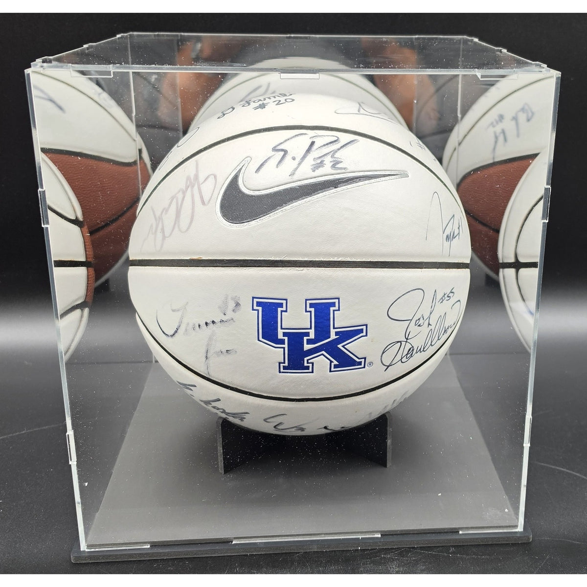2010-11 Kentucky Wildcats Team Autographed Nike Basketball Calipari Photo Case