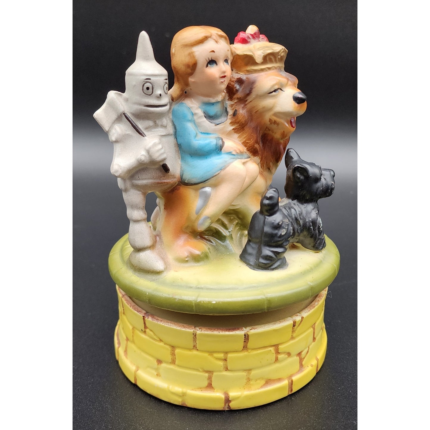 Vintage Japan Wizard of Oz Ceramic Music Box Rotating Figurine Dorothy & Lion