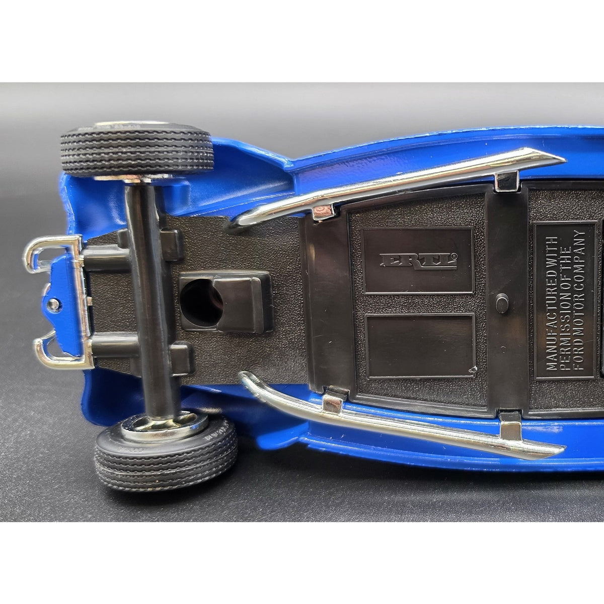 Vintage UK Wildcats 1997-98 NCAA Champions 1940 Ford Coupe Diecast Bank ERTL 1:24