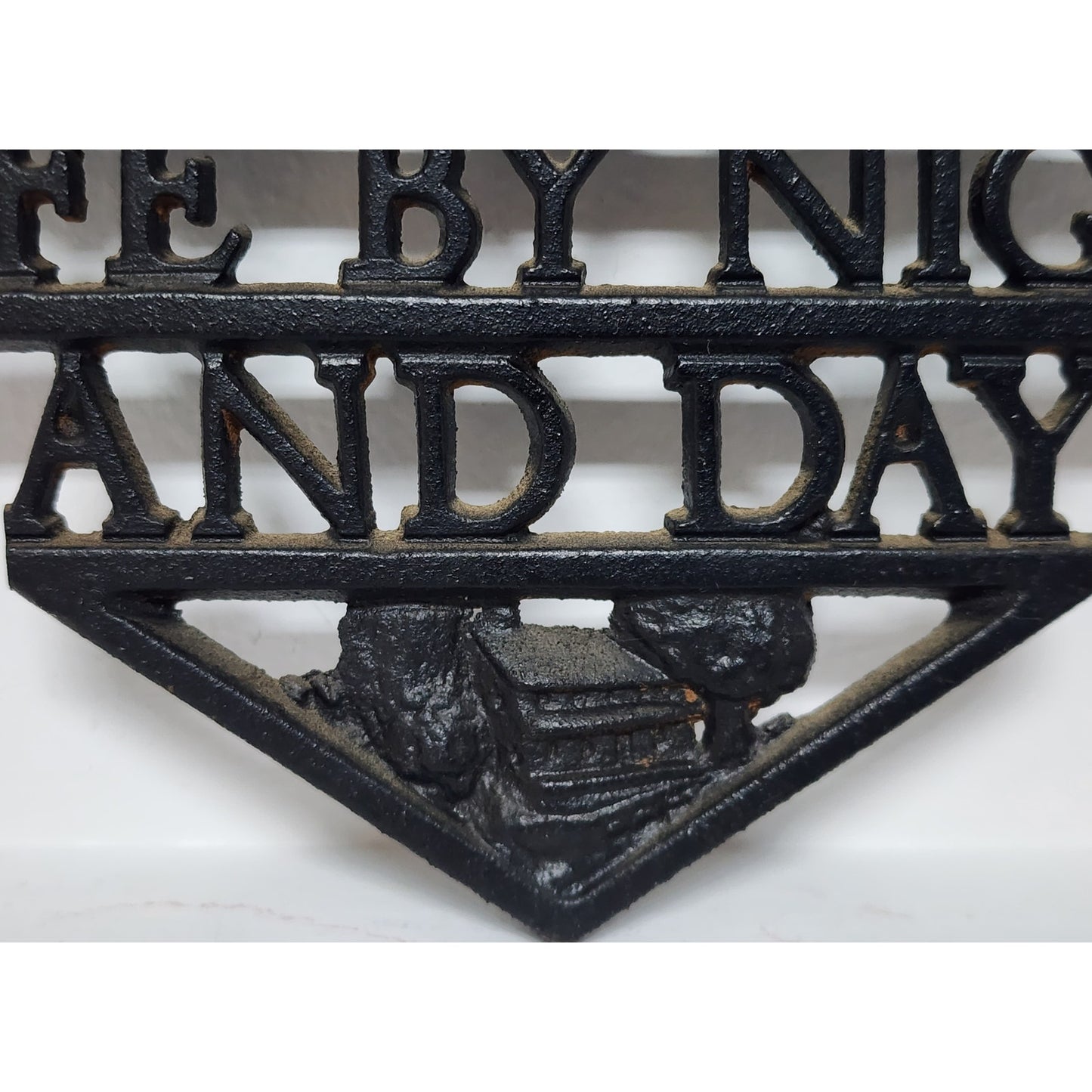 Vintage Cast Iron Trivet Cross Publ Co Elizabeth USA 3‑Leg 6.5x7.5 Black