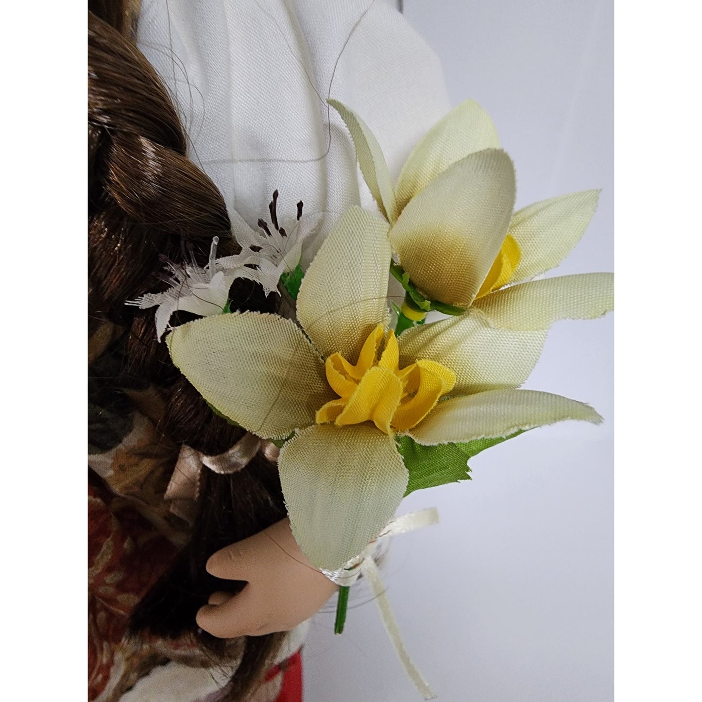 Heritage Mint Porcelain Doll “Sitting Pretty” 16” Collectible  VTG w/ Flowers