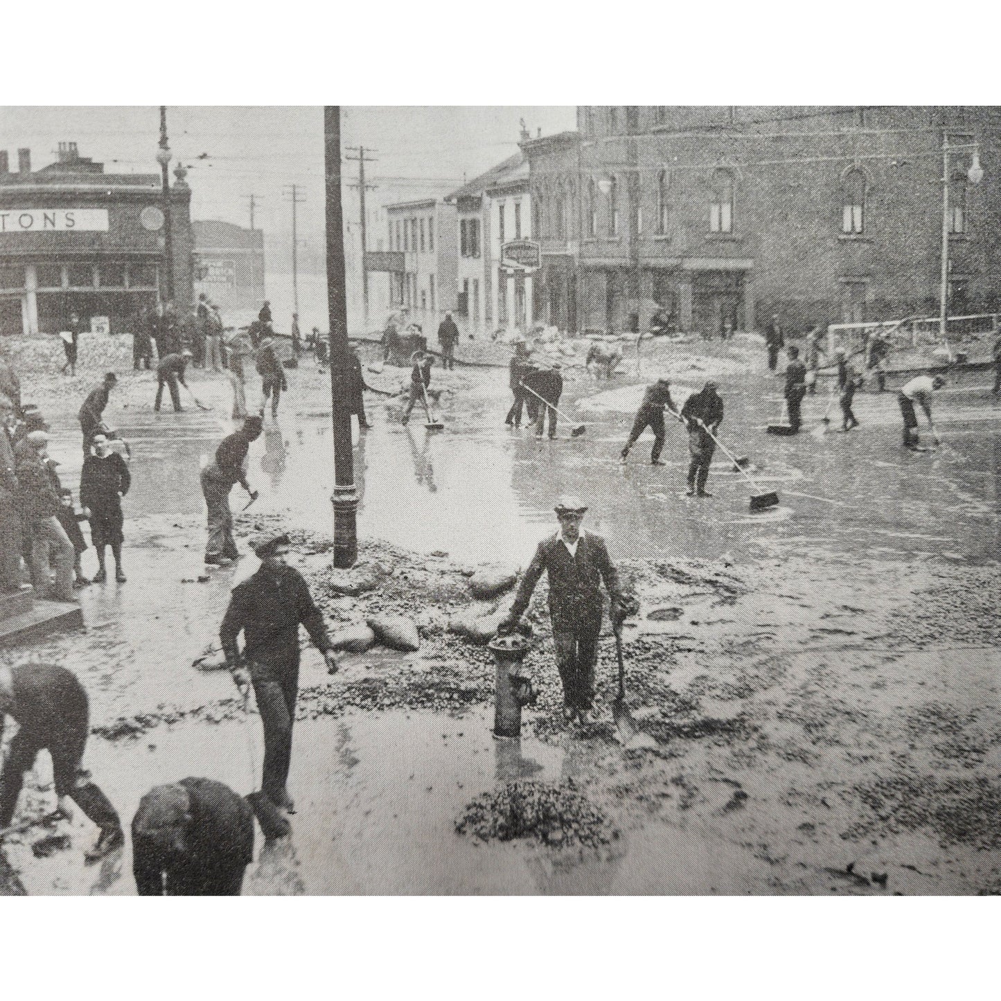 The FLOOD 1937 Disaster Magazine 1938 Picture Press OH River Cities B/W Photos