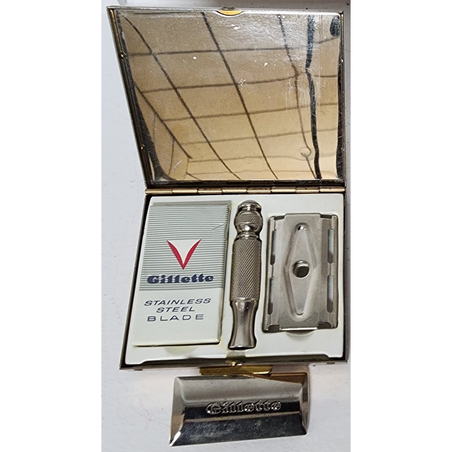 Vintage Gillette Travel Shave Kit w/ YUMA Razor Brush & Aftershave Bottle