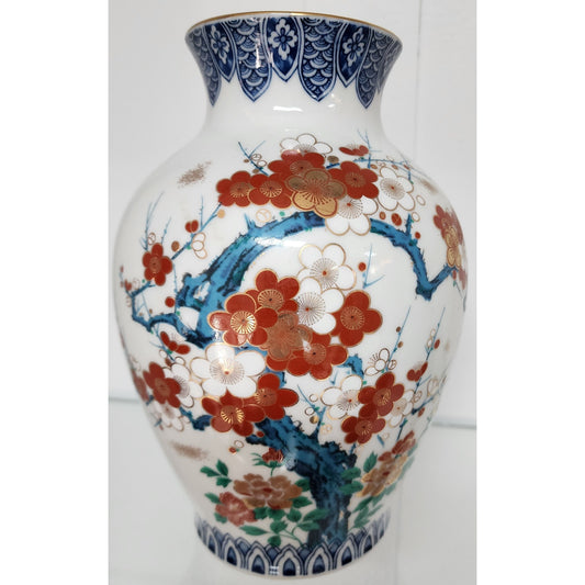 Vintage Kutani Ware Vase 9.25” Japan “Nine Valleys” Gilt 22K Gold Floral Design