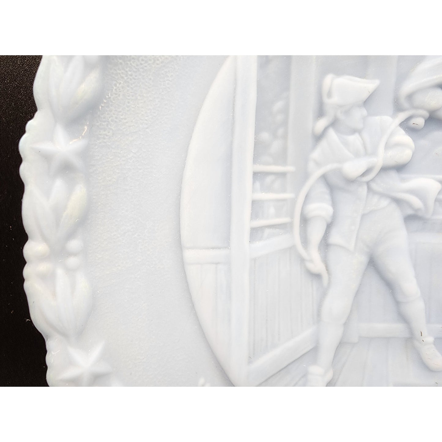 Fenton 1976 Bicentennial Liberty Bell Plate Raised Relief 8.25" USA Collectable