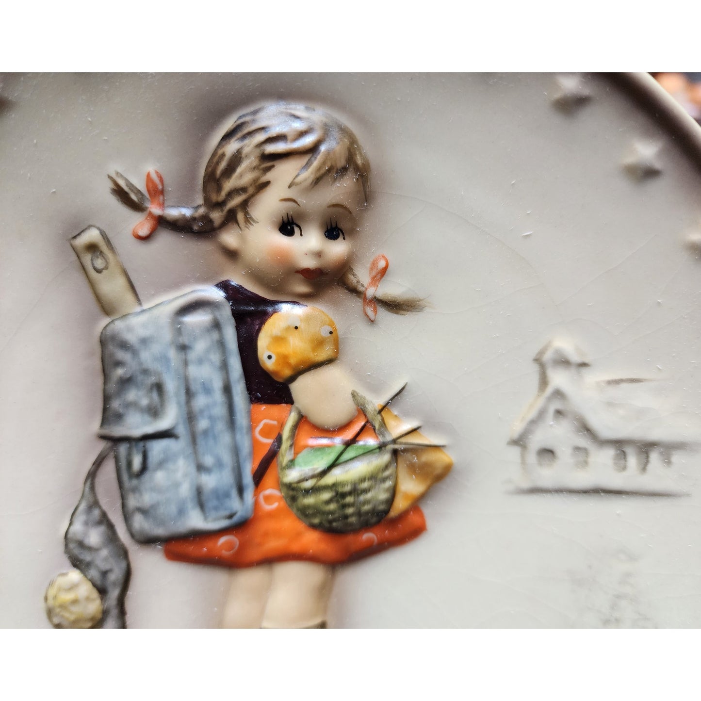 1980 Goebel Hummel Annual Plate Hum 273 Girl with Backpack & Basket Germany