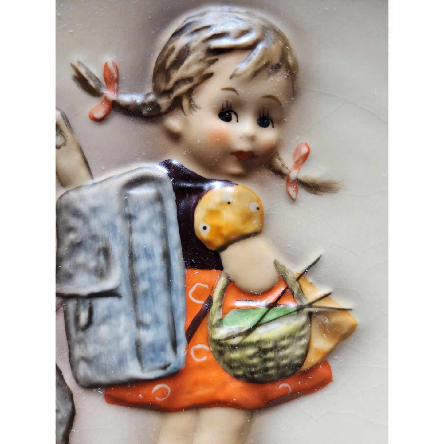 1980 Goebel Hummel Annual Plate Hum 273 Girl with Backpack & Basket Germany