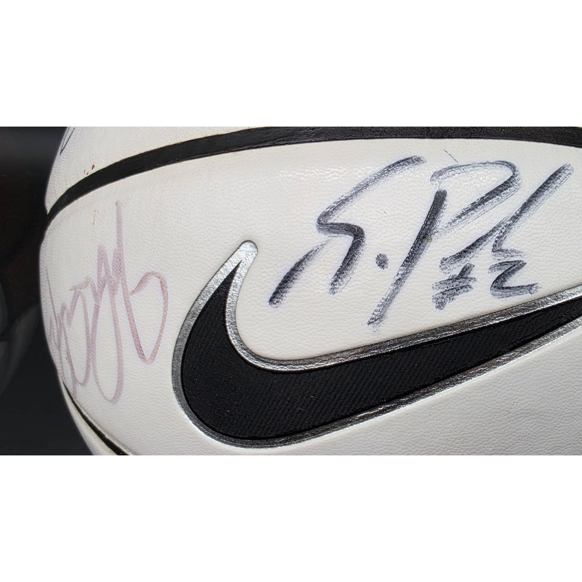 2010-11 Kentucky Wildcats Team Autographed Nike Basketball Calipari Photo Case