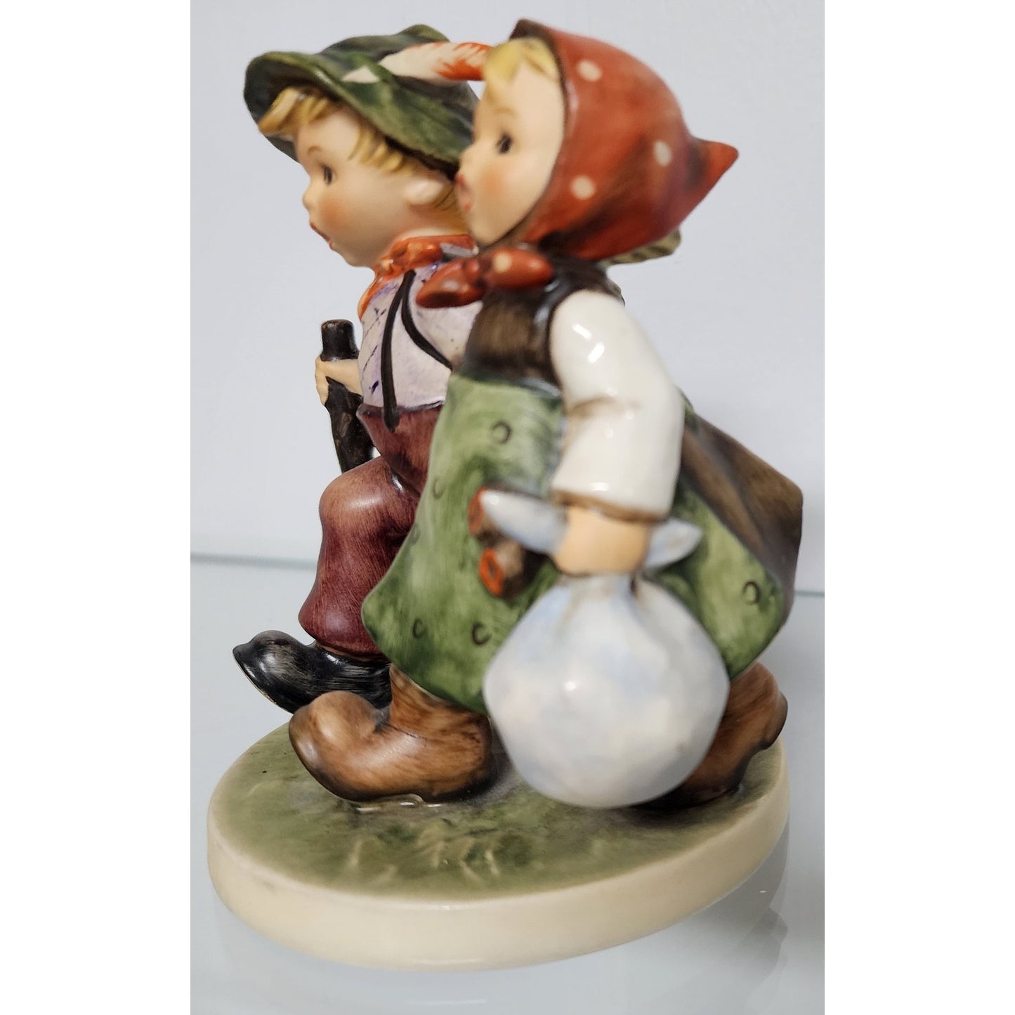 Goebel Hummel #383 “Going Home” Figurine TMK-4 1972 W. Germany 5” Hand Painted