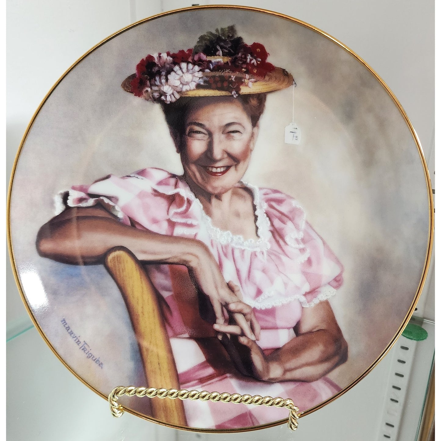 Legendary Ladies Minnie Pearl Plate #1315 Gold Trim + Holder Cumberland Registry