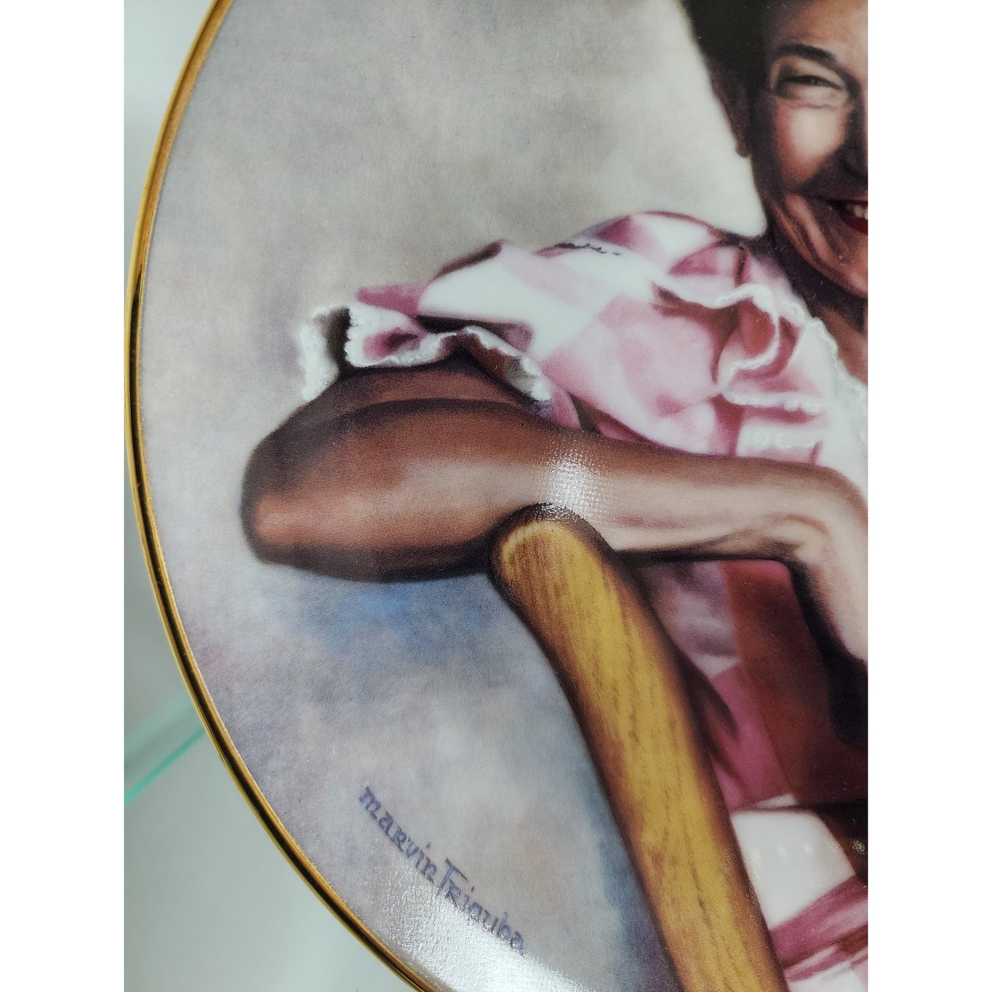 Legendary Ladies Minnie Pearl Plate #1315 Gold Trim + Holder Cumberland Registry