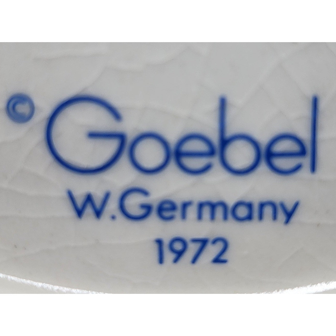1980 Goebel Hummel Annual Plate Hum 273 Girl with Backpack & Basket Germany