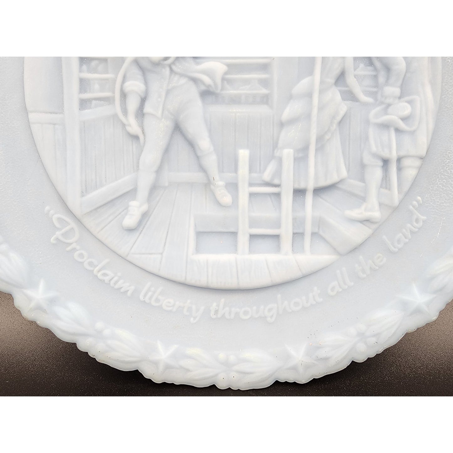 Fenton 1976 Bicentennial Liberty Bell Plate Raised Relief 8.25" USA Collectable