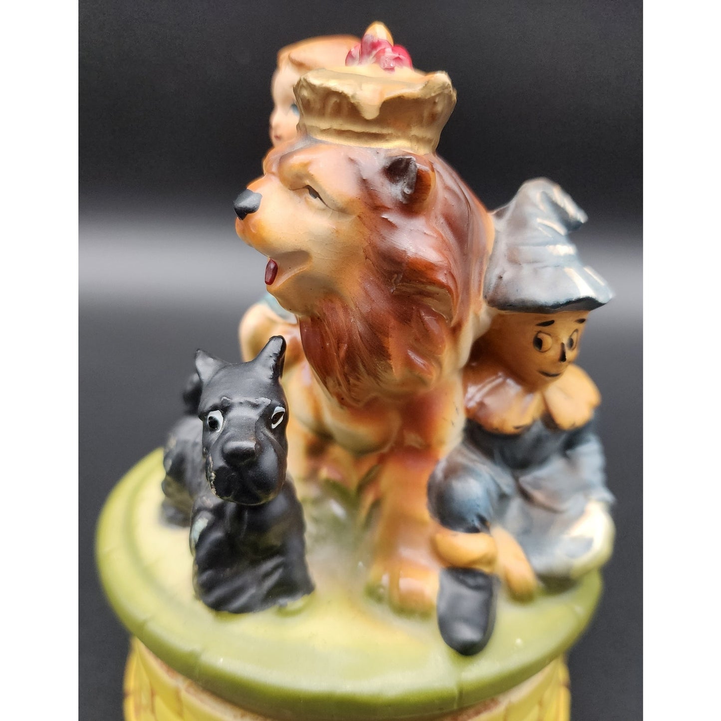 Vintage Japan Wizard of Oz Ceramic Music Box Rotating Figurine Dorothy & Lion