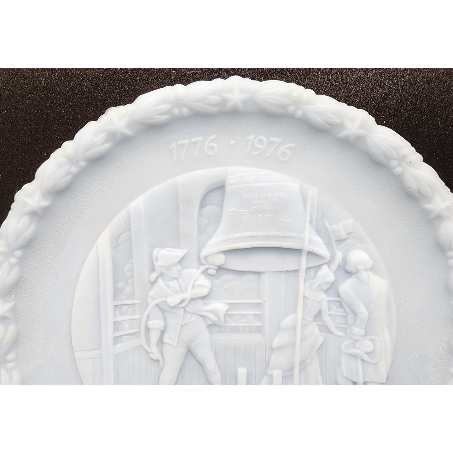Fenton 1976 Bicentennial Liberty Bell Plate Raised Relief 8.25" USA Collectable