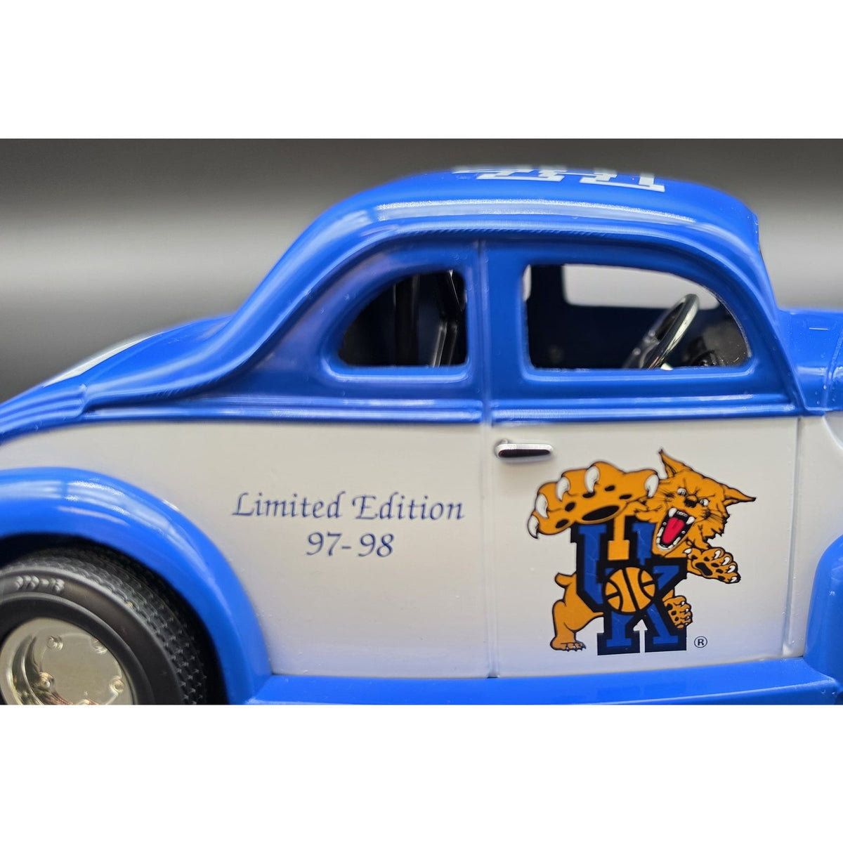 Vintage UK Wildcats 1997-98 NCAA Champions 1940 Ford Coupe Diecast Bank ERTL 1:24