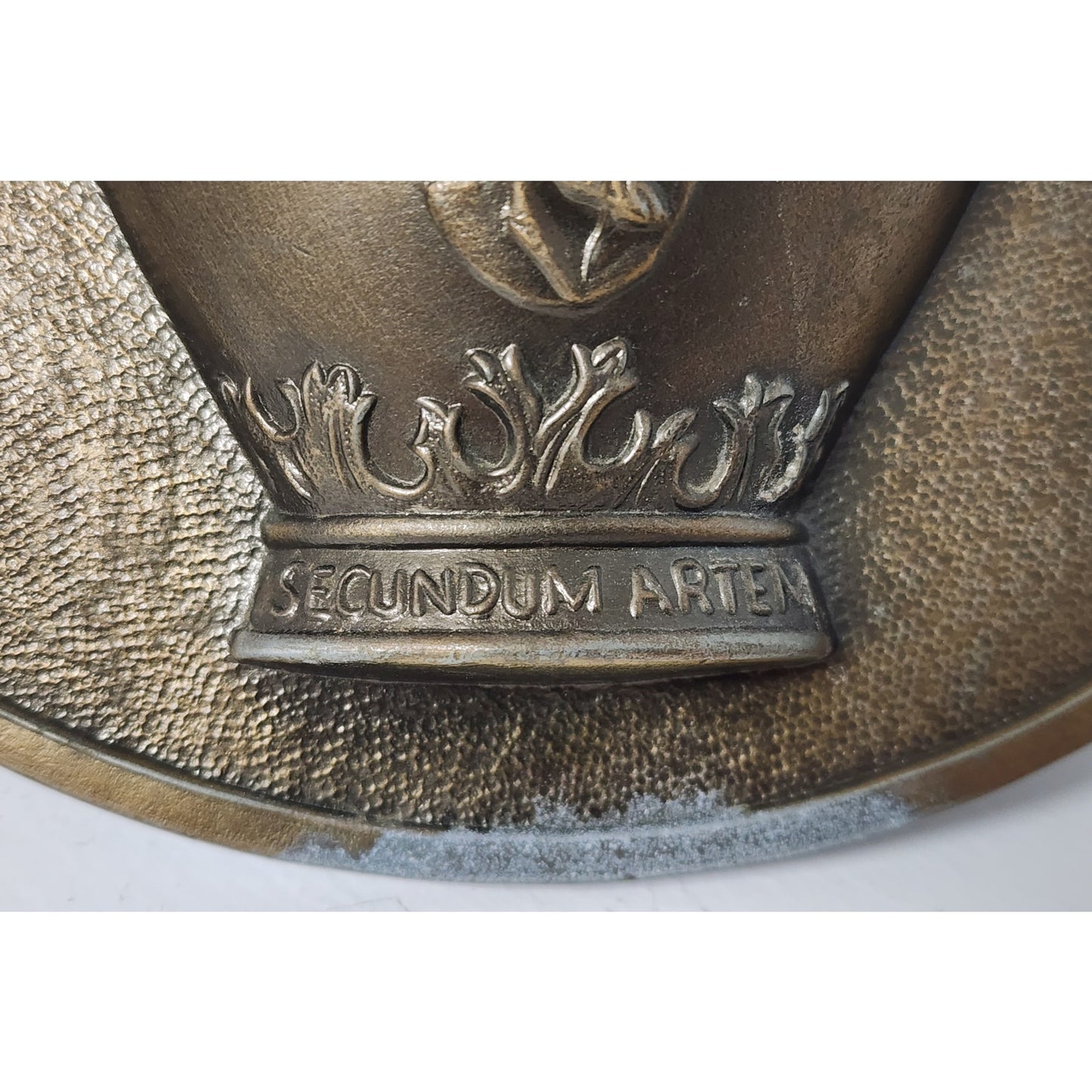 1979 Chlor‑Trimeton Brass Mortar & Pestle Plaque w/ Stand – VTG Pharmacy History