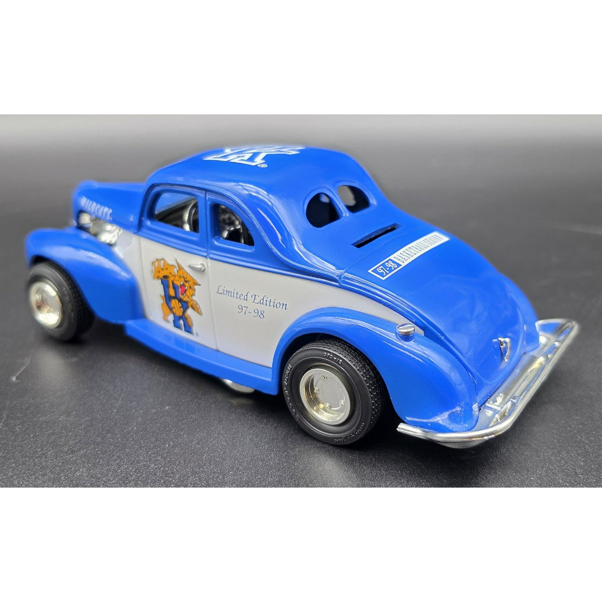 Vintage UK Wildcats 1997-98 NCAA Champions 1940 Ford Coupe Diecast Bank ERTL 1:24