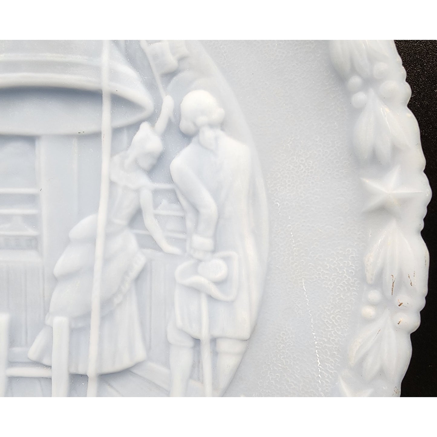 Fenton 1976 Bicentennial Liberty Bell Plate Raised Relief 8.25" USA Collectable
