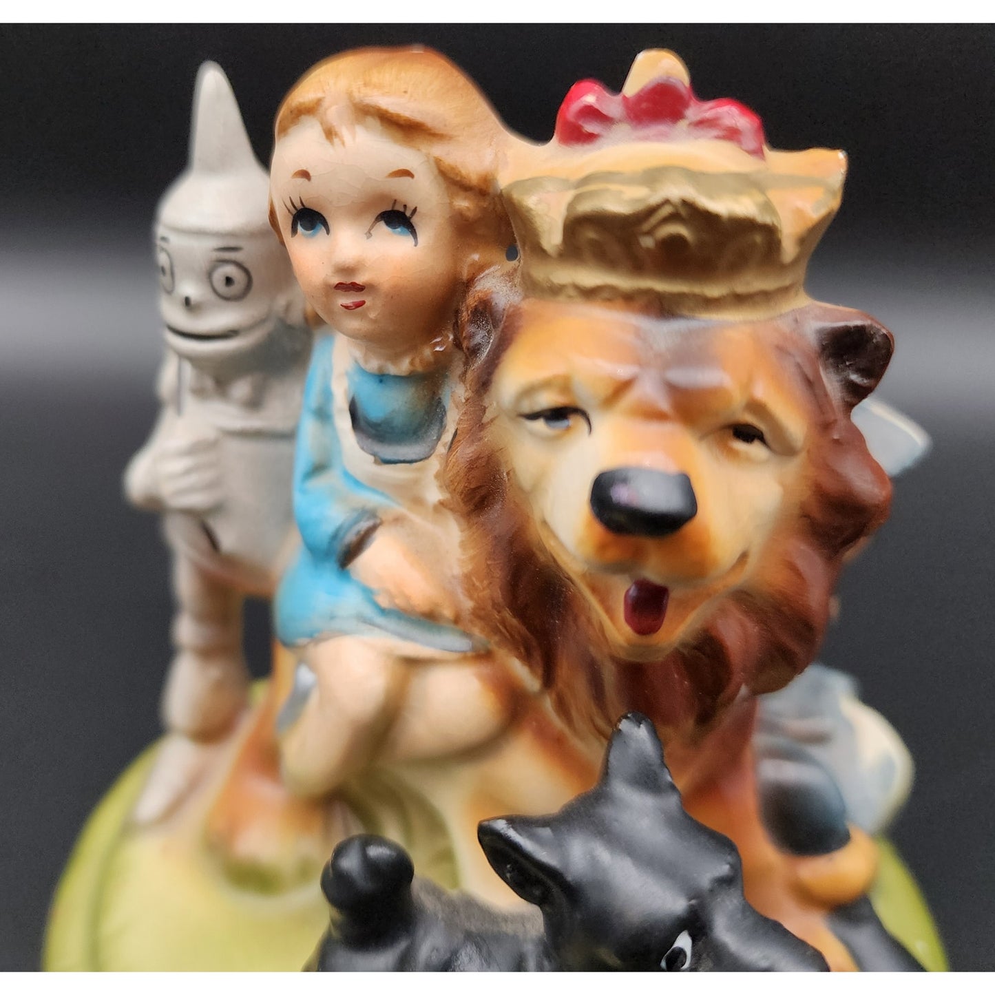 Vintage Japan Wizard of Oz Ceramic Music Box Rotating Figurine Dorothy & Lion
