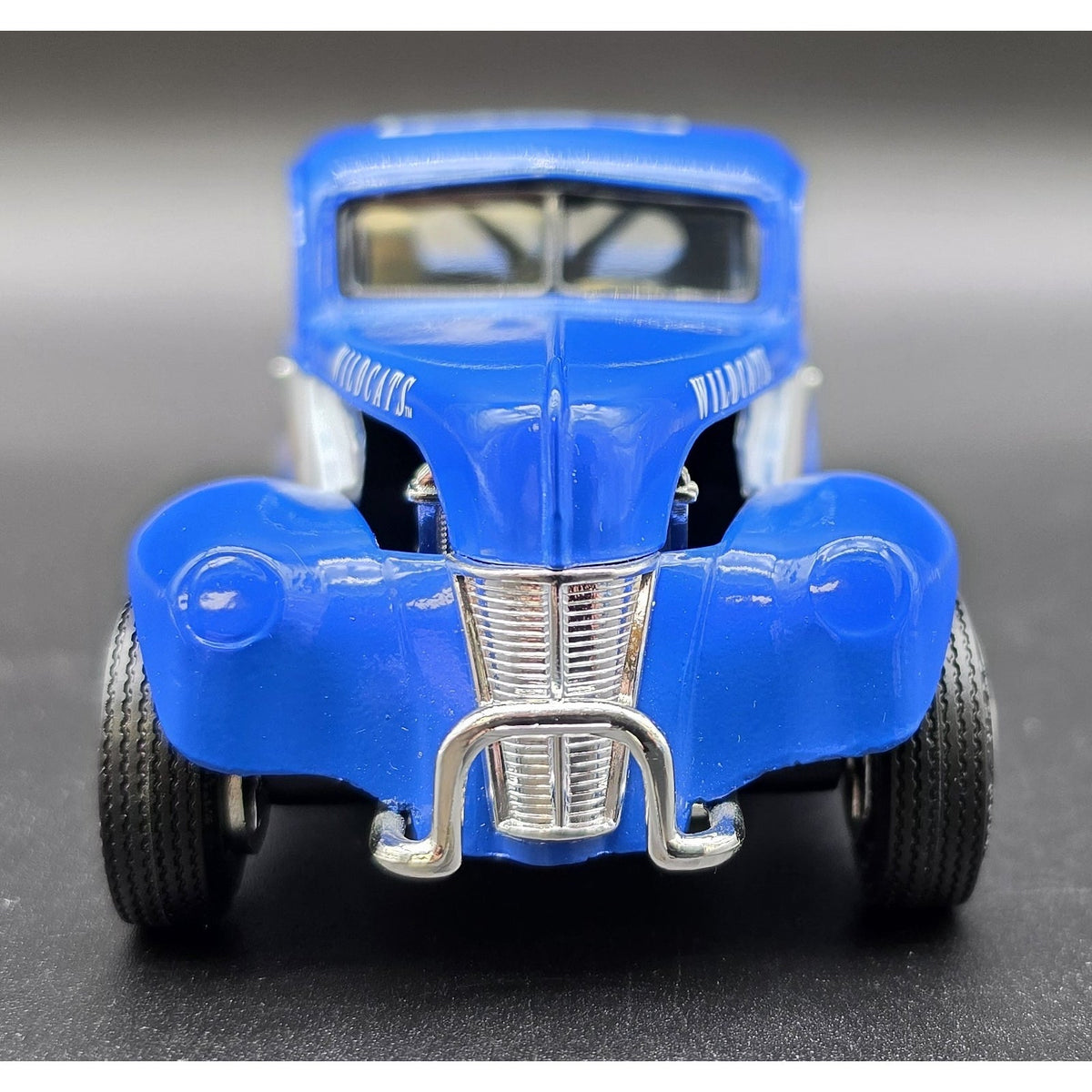 Vintage UK Wildcats 1997-98 NCAA Champions 1940 Ford Coupe Diecast Bank ERTL 1:24
