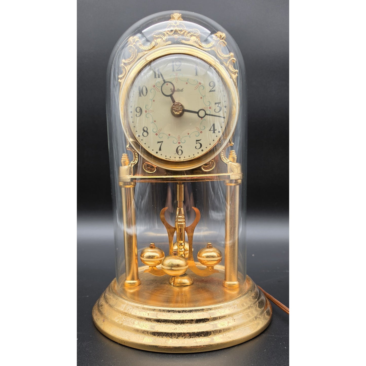 Vintage United Model 975 Brass Anniversary Clock w/ Glass Dome Works Beautifully Rare