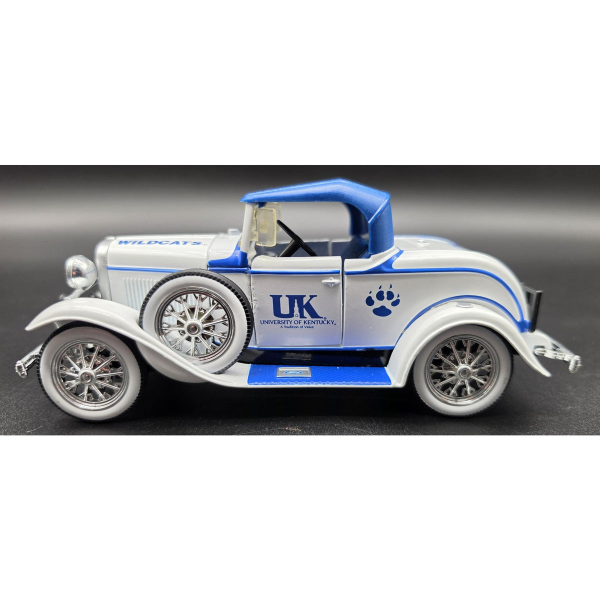 Vintage ERTL Kentucky Wildcats 1930 Ford Model A Convertible Roadster Bank Key 1:24