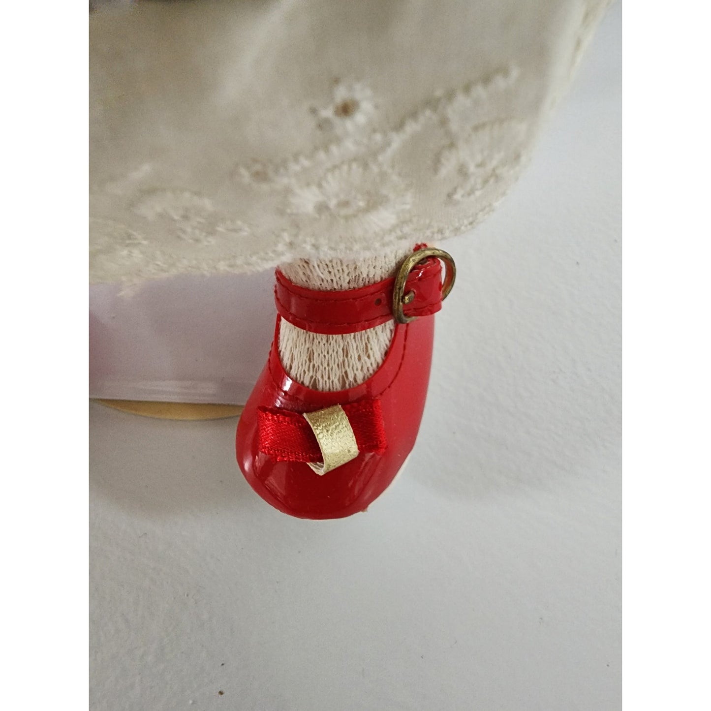 Heritage Mint Porcelain Doll “Sitting Pretty” 16” Collectible  VTG w/ Flowers