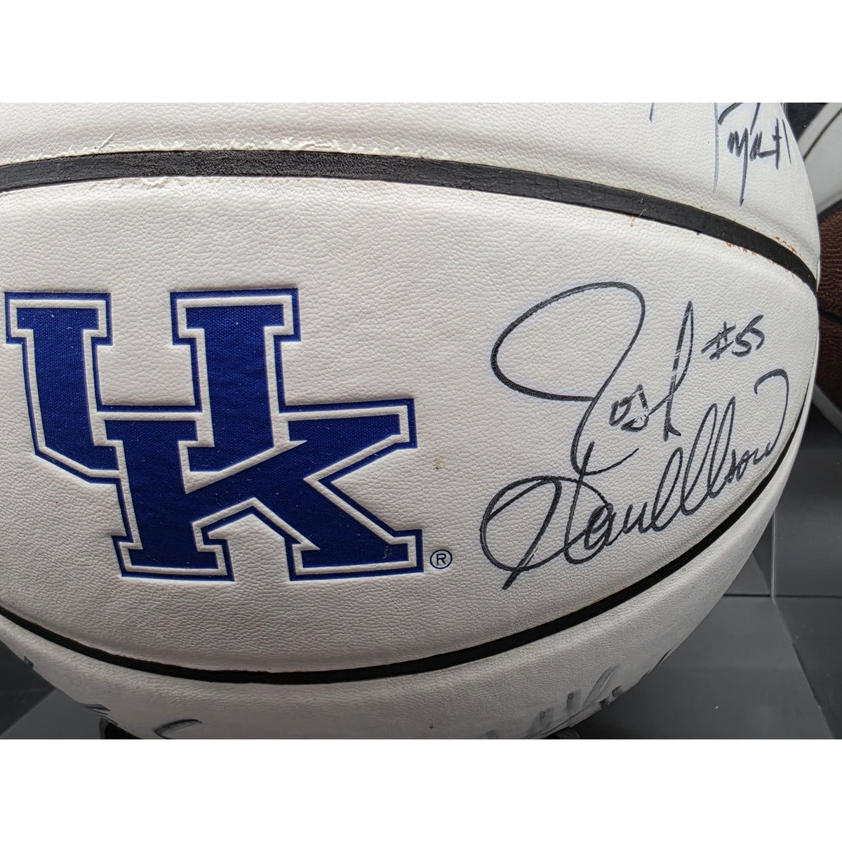 2010-11 Kentucky Wildcats Team Autographed Nike Basketball Calipari Photo Case