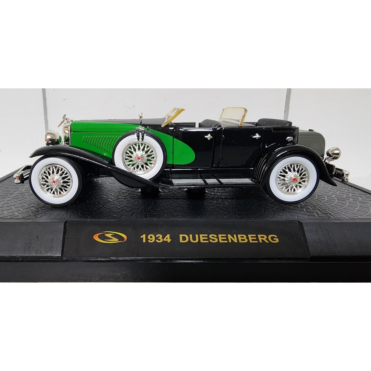 1934 Duesenberg 1:32 Diecast Car w/ Plexiglass Display Case – Very Good