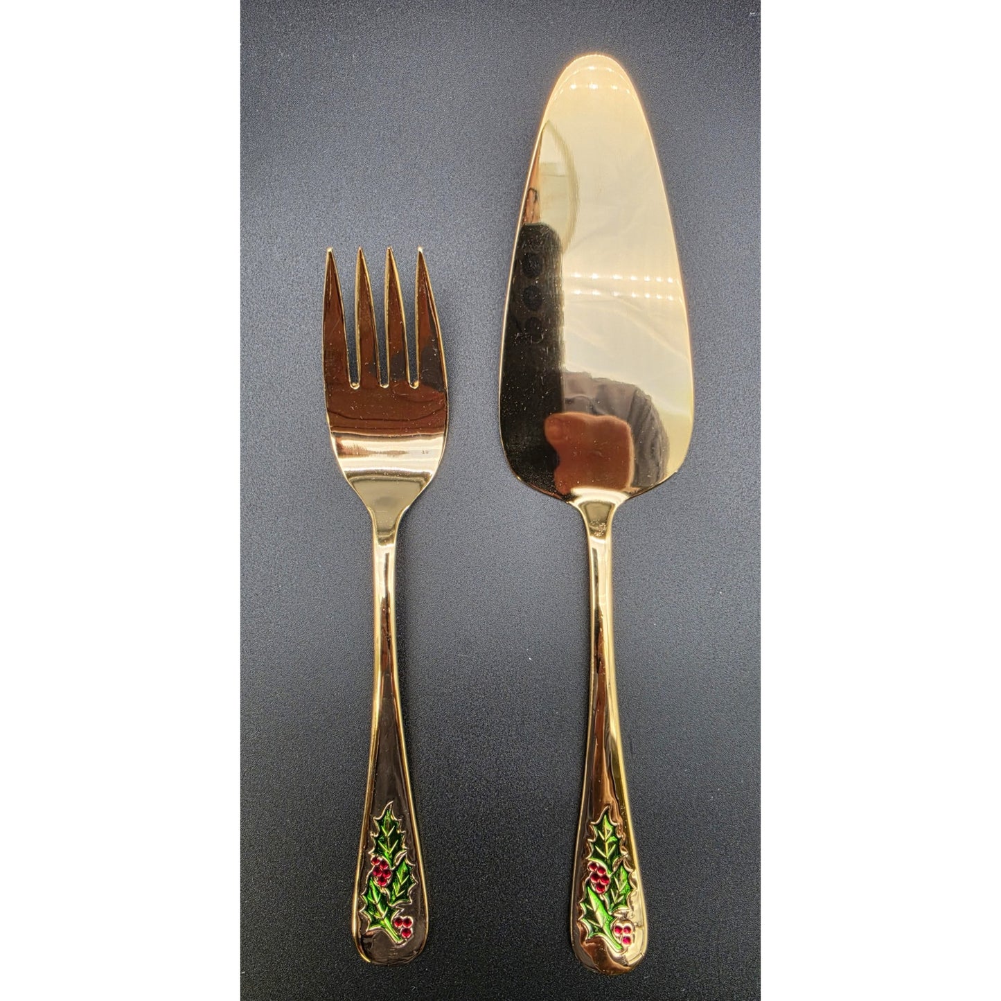 Vintage 42pc Classic Traditions Hollyberry Gold Flatware Set w/ Wood Case - Nice