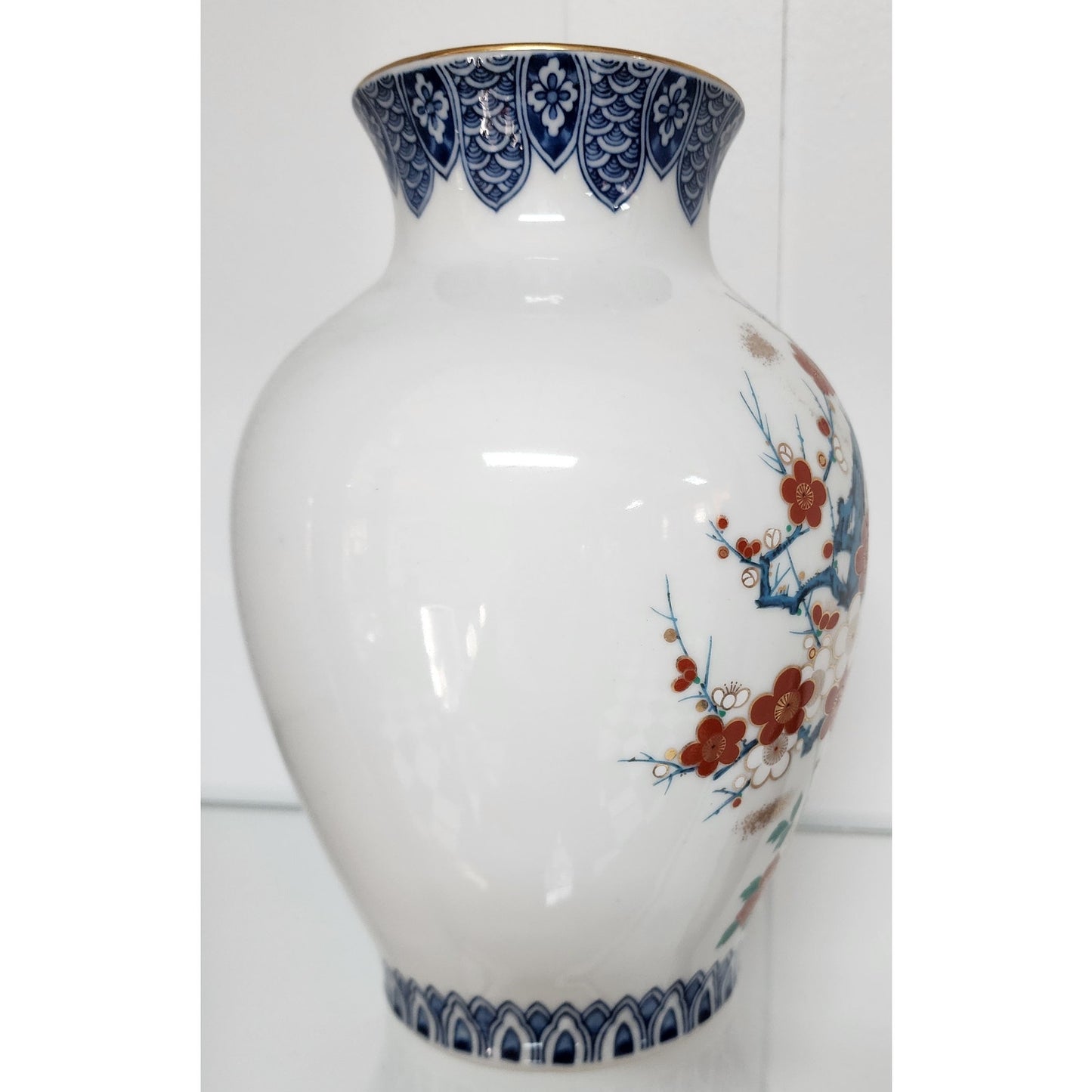 Vintage Kutani Ware Vase 9.25” Japan “Nine Valleys” Gilt 22K Gold Floral Design