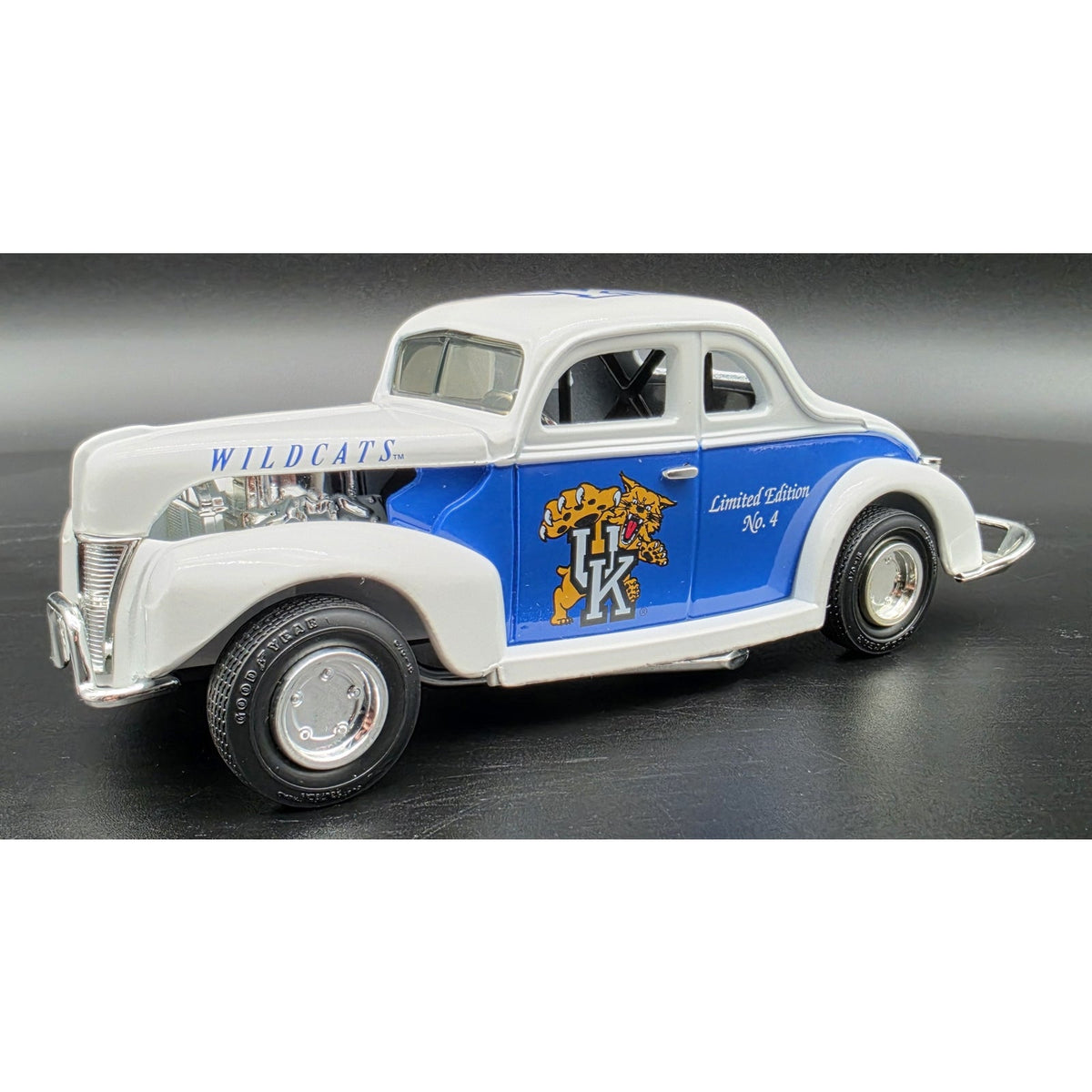 Vintage ERTL Kentucky Wildcats #4 1940 Ford Coupe Diecast Bank W/ Key 1:24 UK