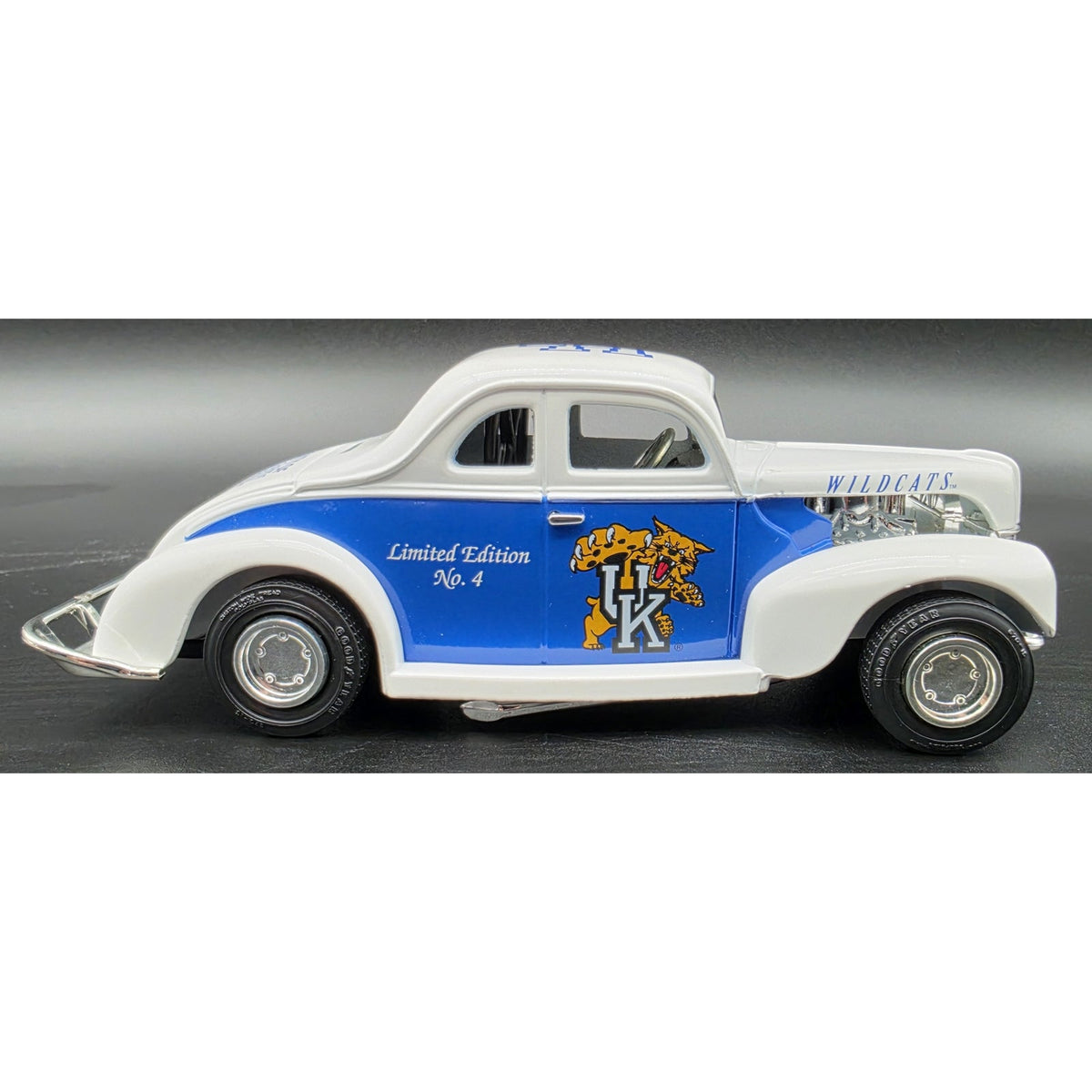 Vintage ERTL Kentucky Wildcats #4 1940 Ford Coupe Diecast Bank W/ Key 1:24 UK