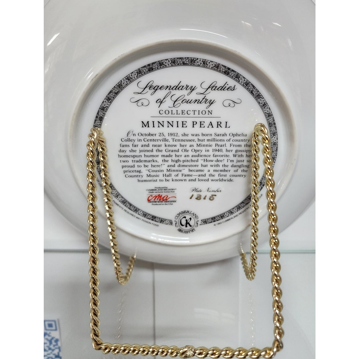 Legendary Ladies Minnie Pearl Plate #1315 Gold Trim + Holder Cumberland Registry