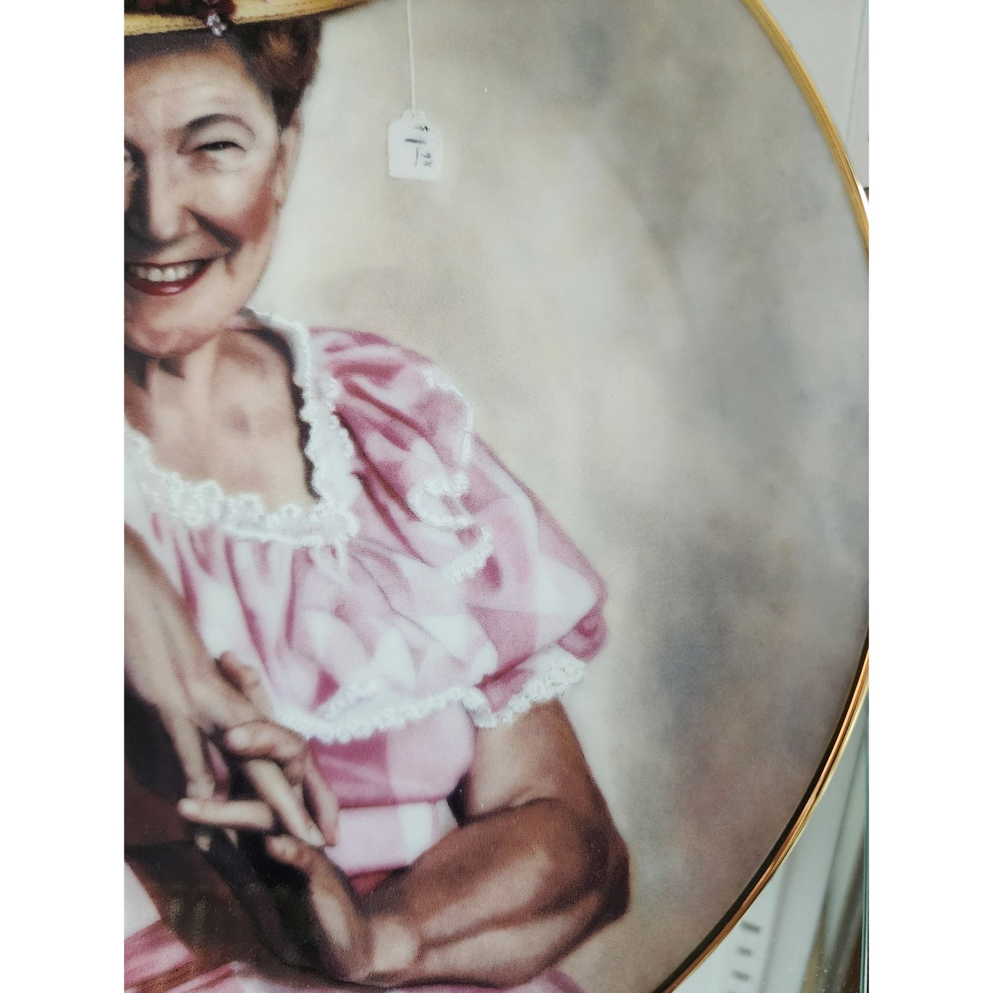 Legendary Ladies Minnie Pearl Plate #1315 Gold Trim + Holder Cumberland Registry