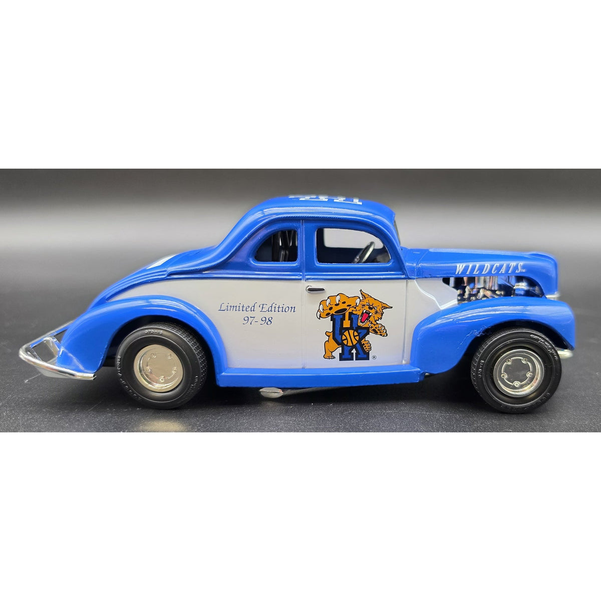 Vintage UK Wildcats 1997-98 NCAA Champions 1940 Ford Coupe Diecast Bank ERTL 1:24