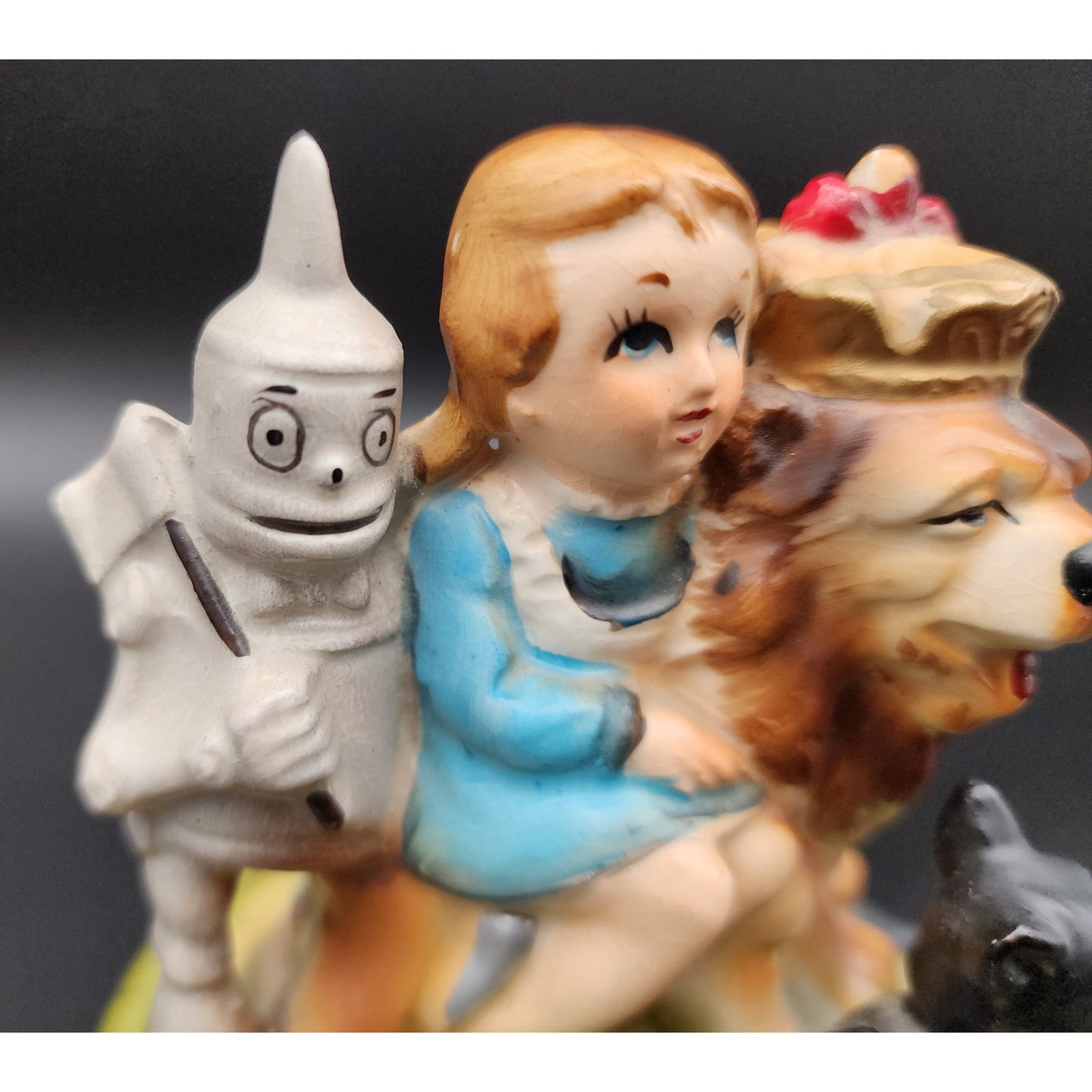 Vintage Japan Wizard of Oz Ceramic Music Box Rotating Figurine Dorothy & Lion