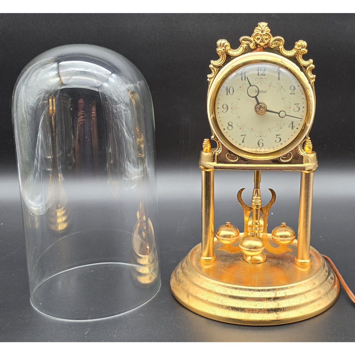 Vintage United Model 975 Brass Anniversary Clock w/ Glass Dome Works Beautifully Rare