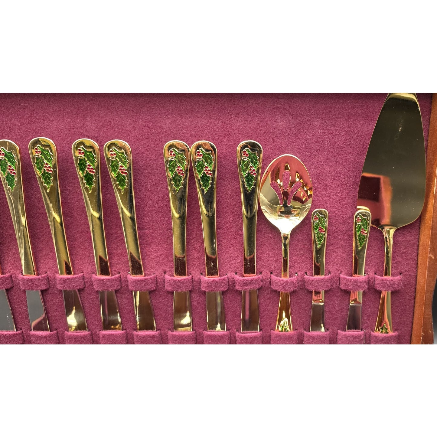 Vintage 42pc Classic Traditions Hollyberry Gold Flatware Set w/ Wood Case - Nice