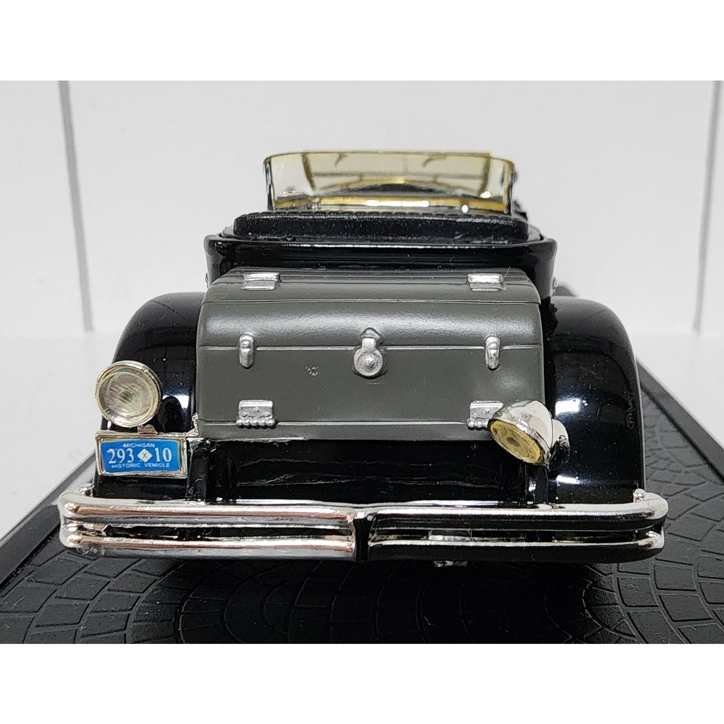 1934 Duesenberg 1:32 Diecast Car w/ Plexiglass Display Case – Very Good