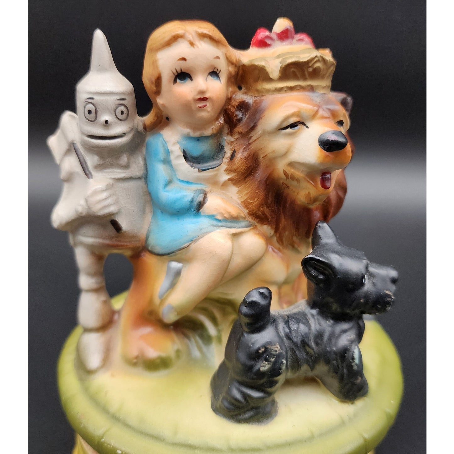 Vintage Japan Wizard of Oz Ceramic Music Box Rotating Figurine Dorothy & Lion