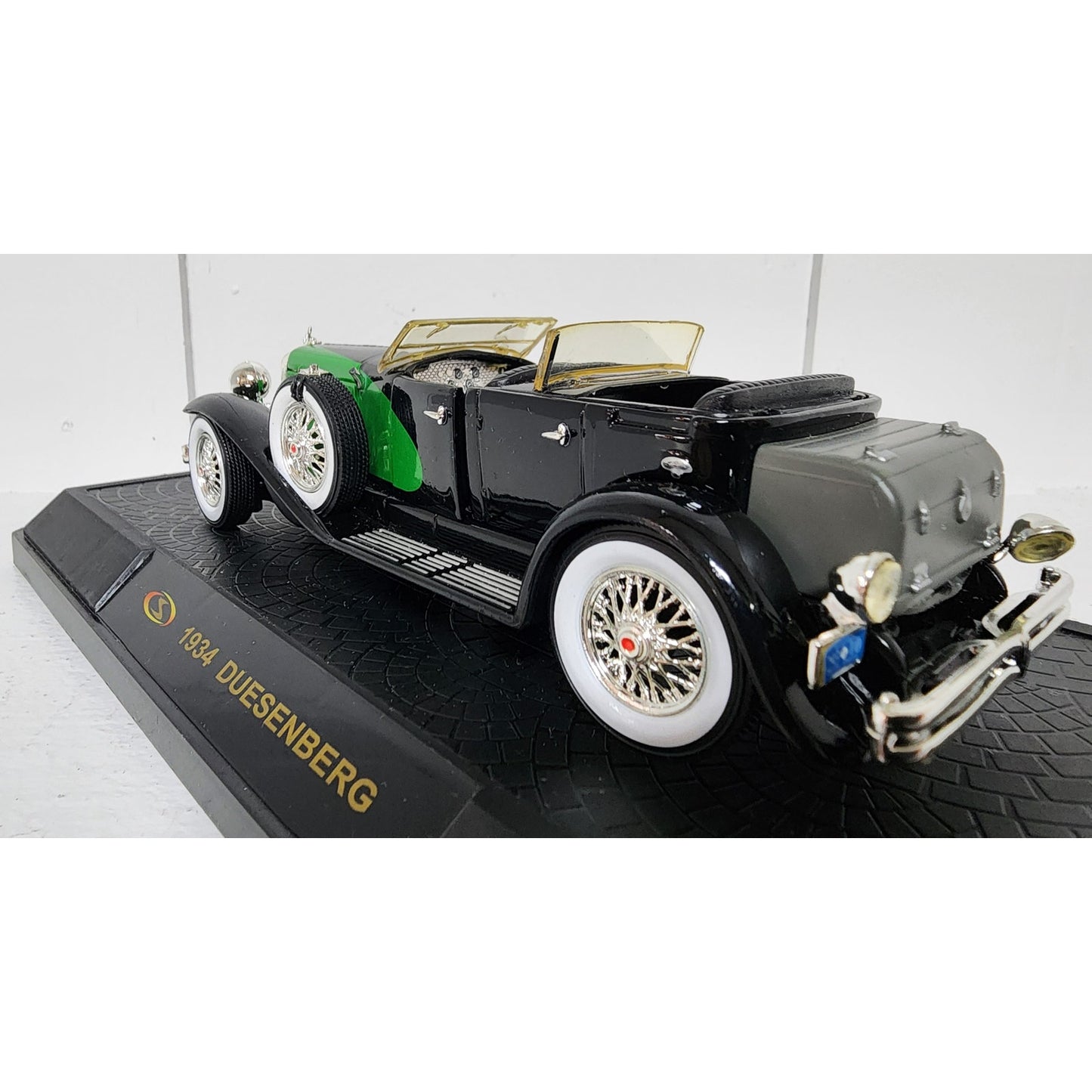 1934 Duesenberg 1:32 Diecast Car w/ Plexiglass Display Case – Very Good