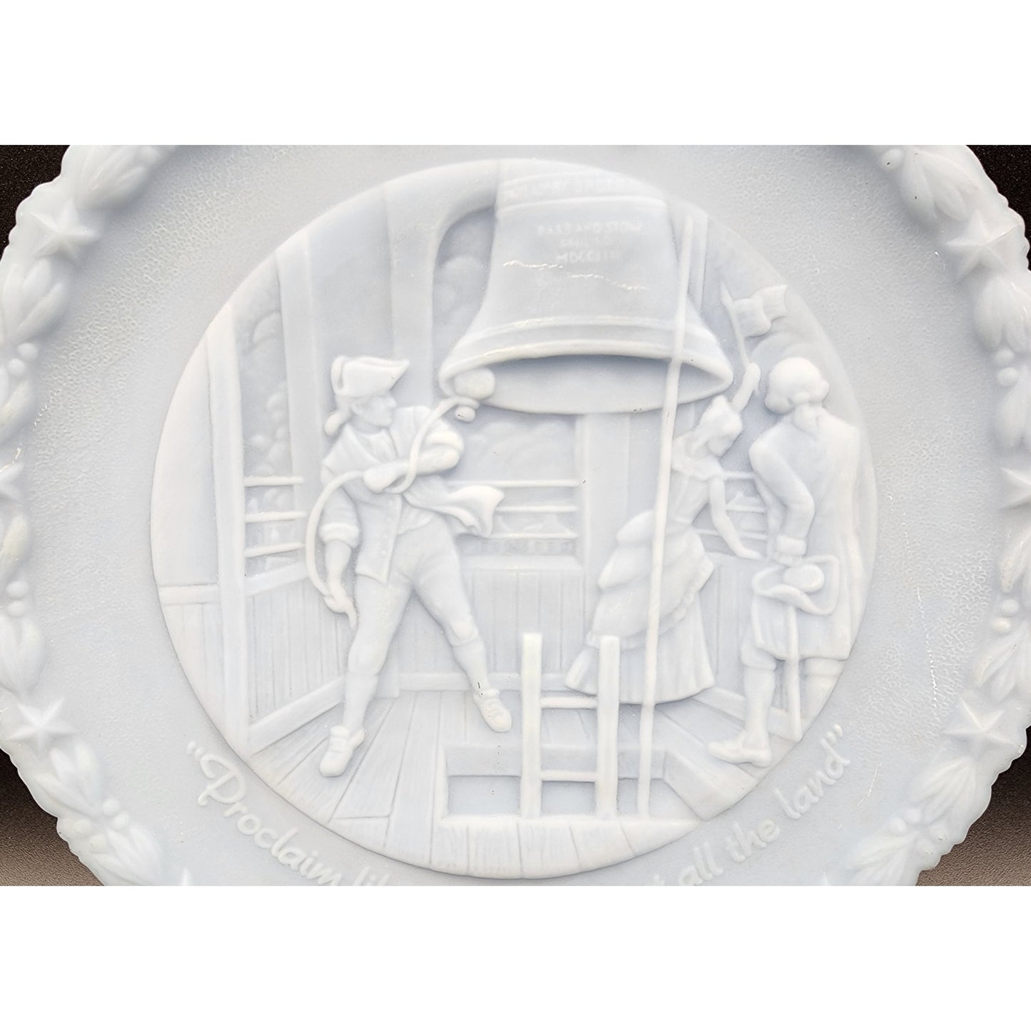 Fenton 1976 Bicentennial Liberty Bell Plate Raised Relief 8.25" USA Collectable